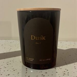 🌙🕯️ URBANE by DW Home Dusk Candle – 15.2 oz | 2-Wick | Wooden Lid | NEW 🕯️🌙
